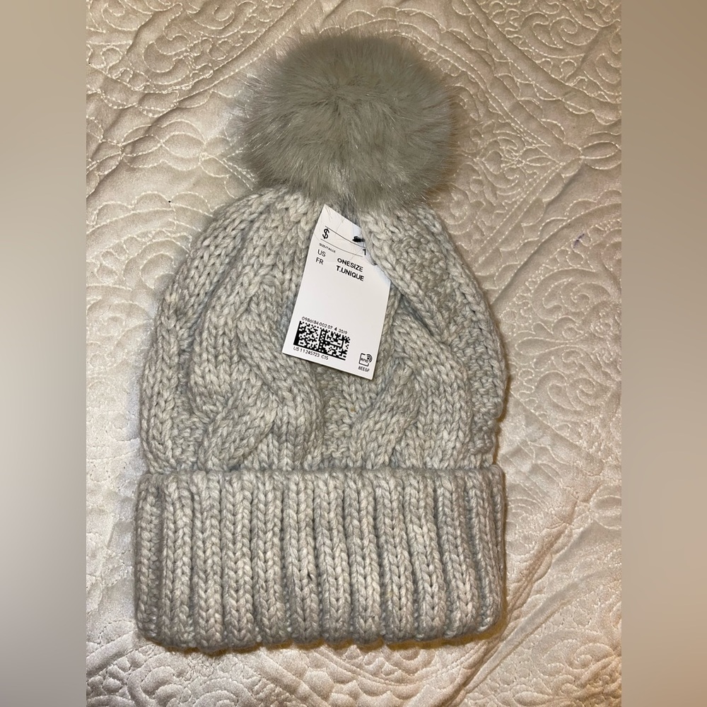 ✨H&M Cable Knit Pom-Pom Hat❄️